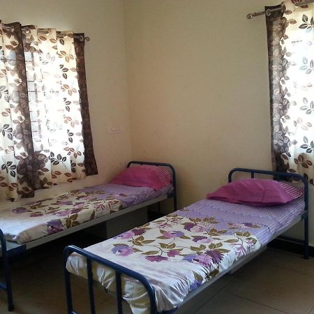 Hostel Nisarga Men'S Pg Dharwar Exterior foto